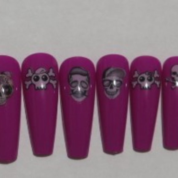 Pink with Skulls and bows- press on nail set - Picture 4 of 8